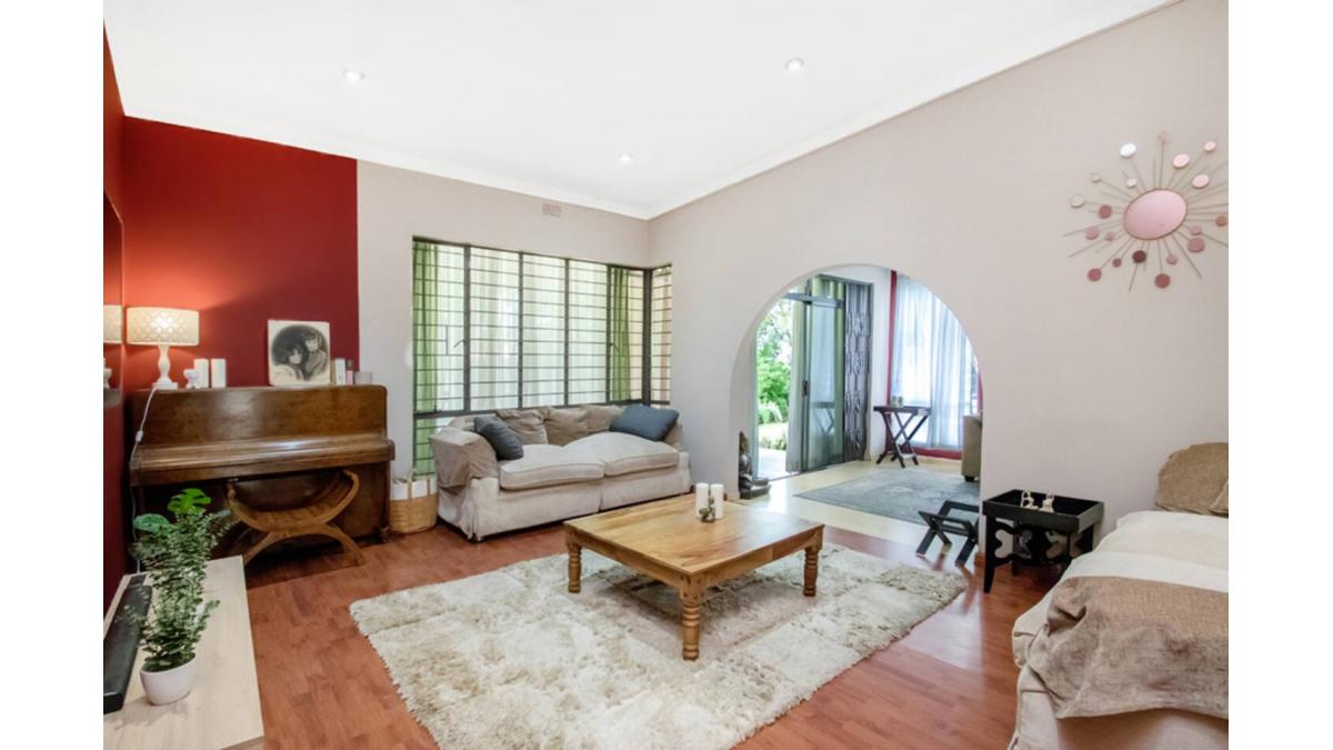 2 bed flat to let, Crown Lodge, Elystan Street - African Land
