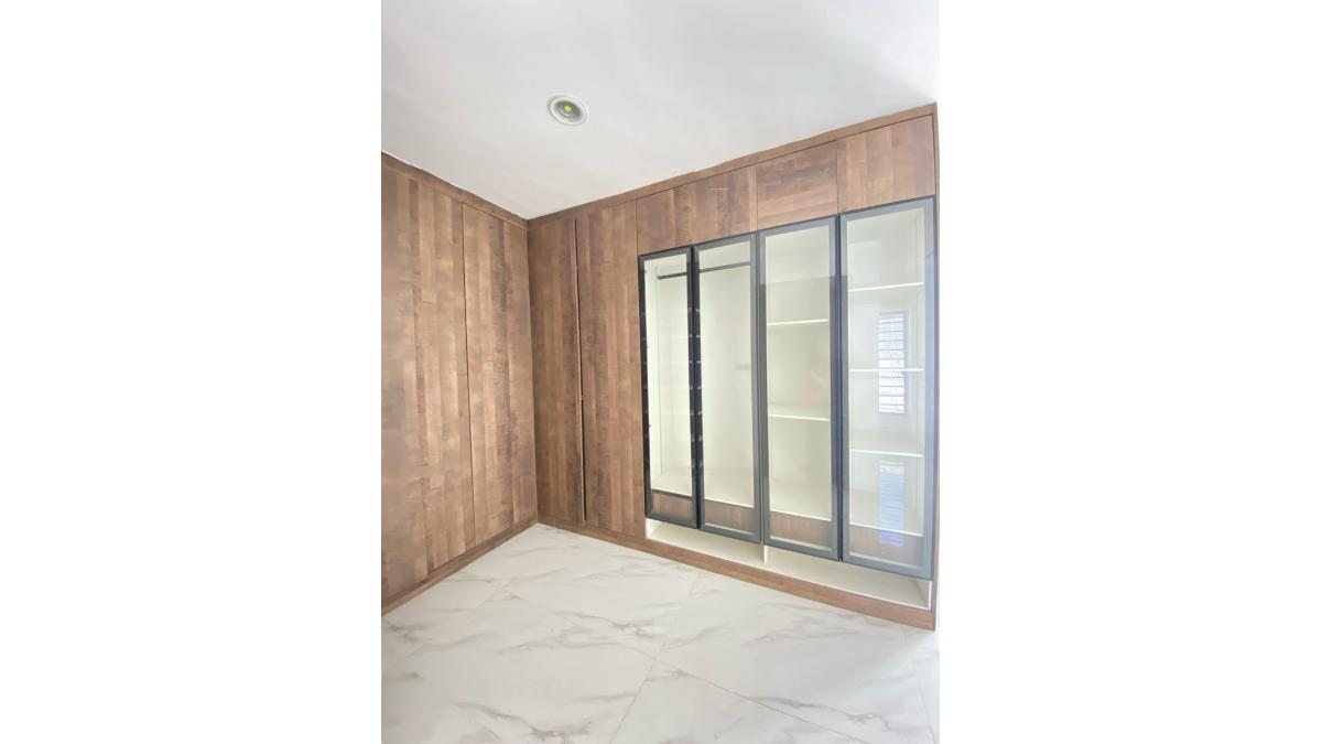 2 bed flat to let, Crown Lodge, Elystan Street - African Land