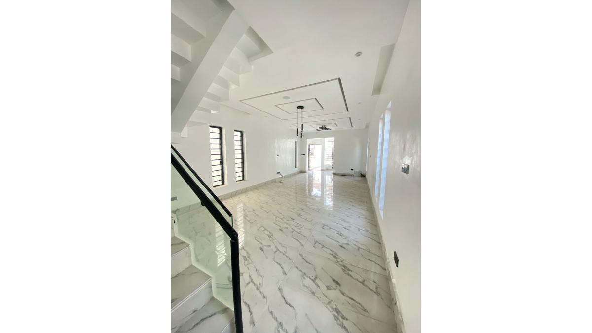 2 bed flat to let, Crown Lodge, Elystan Street - African Land