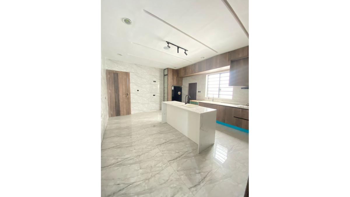 2 bed flat to let, Crown Lodge, Elystan Street - African Land