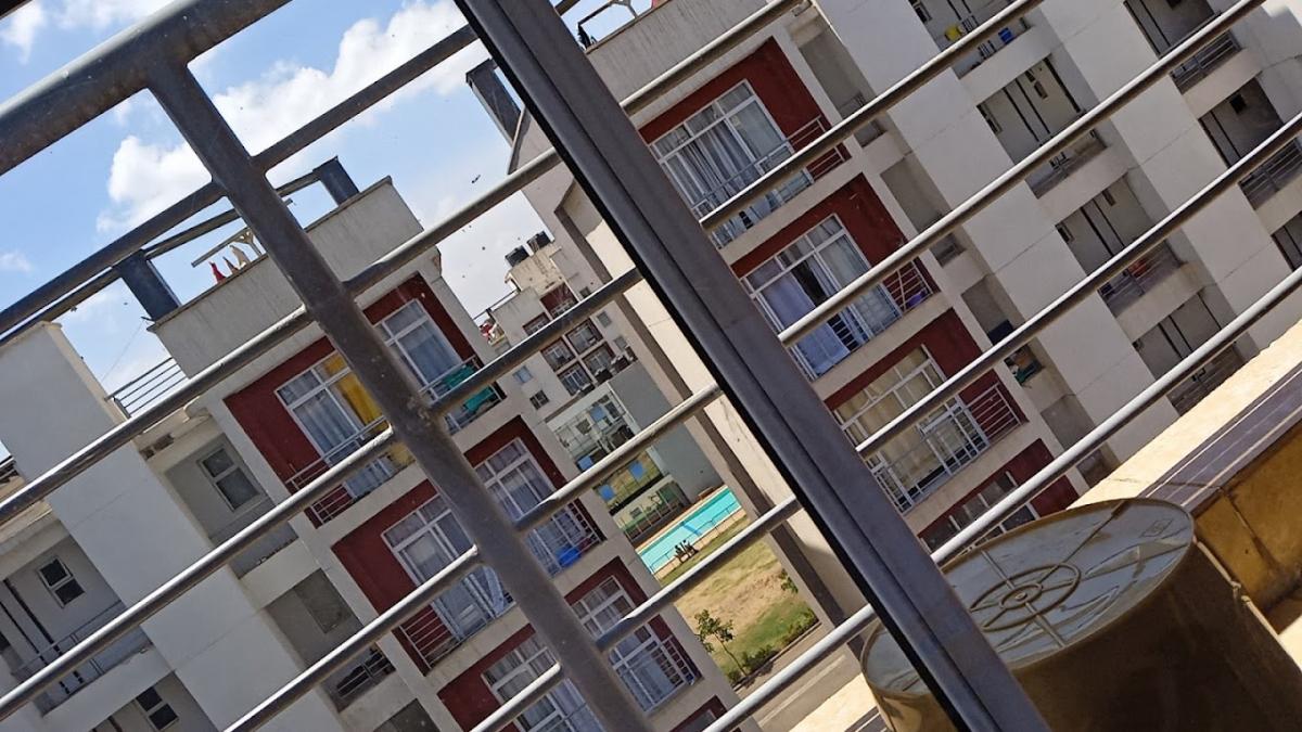 2 bed flat to let, Crown Lodge, Elystan Street - African Land