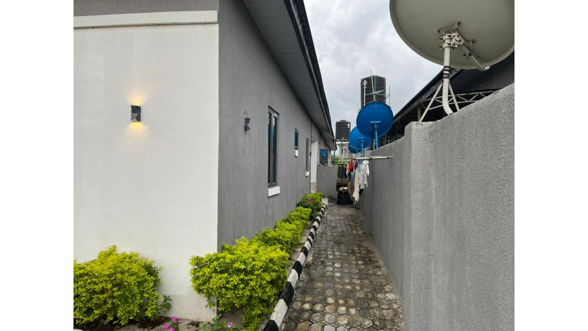 2 bed flat to let, Crown Lodge, Elystan Street - African Land