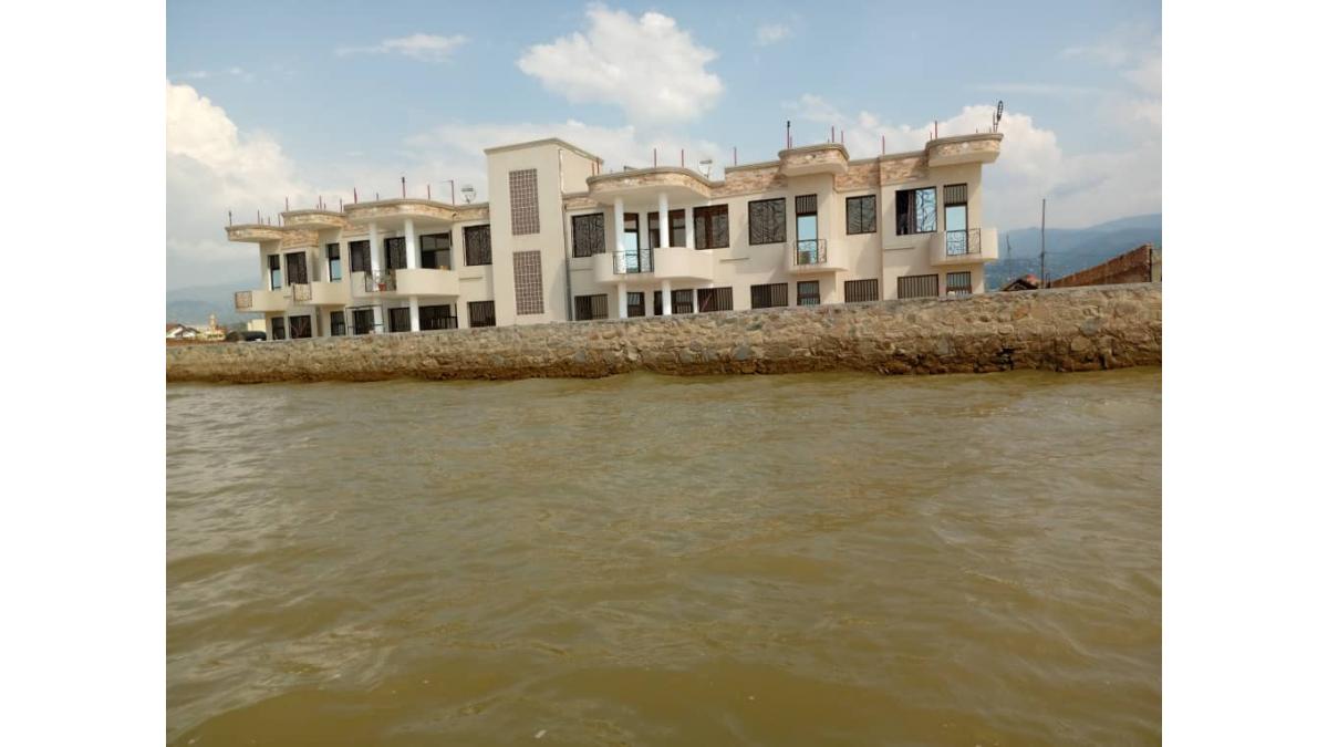 2 bed flat to let, Crown Lodge, Elystan Street - African Land