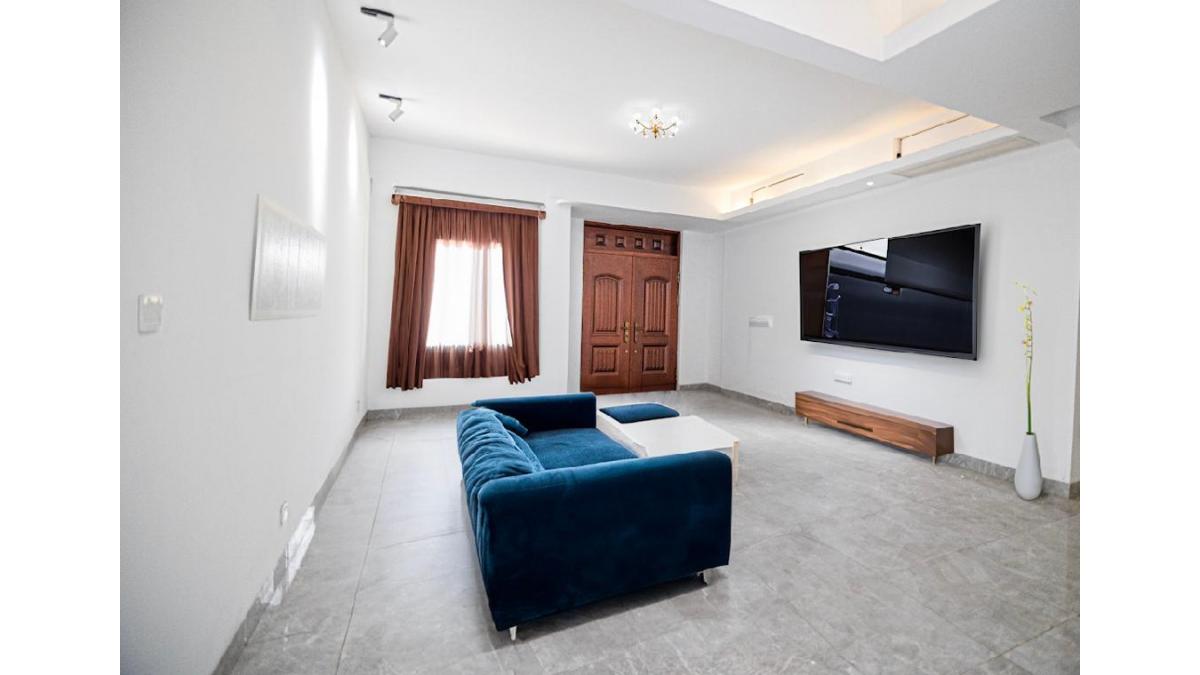 2 bed flat to let, Crown Lodge, Elystan Street - African Land