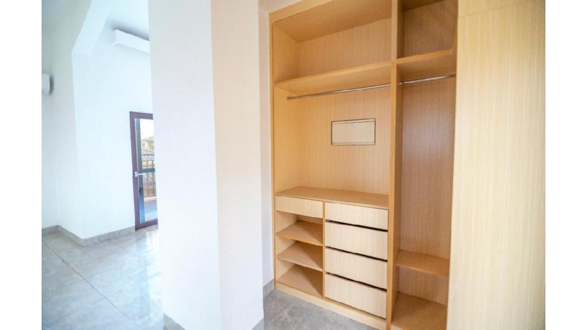 2 bed flat to let, Crown Lodge, Elystan Street - African Land