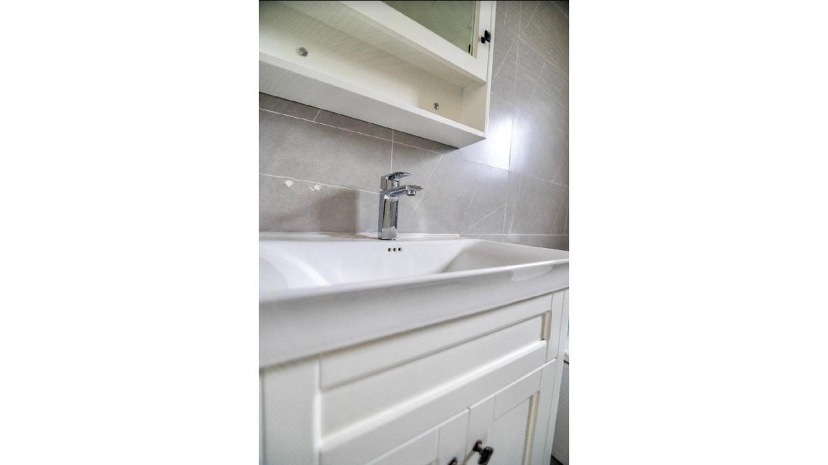 2 bed flat to let, Crown Lodge, Elystan Street - African Land