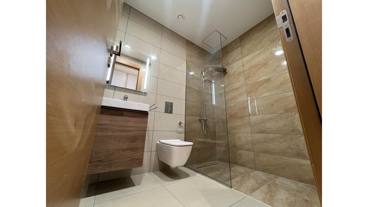 2 bed flat to let, Crown Lodge, Elystan Street - African Land