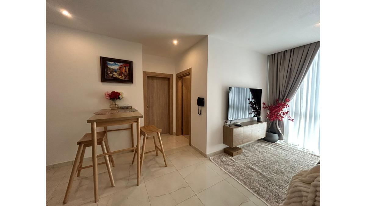 2 bed flat to let, Crown Lodge, Elystan Street - African Land
