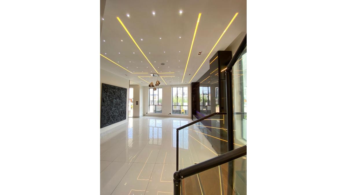 2 bed flat to let, Crown Lodge, Elystan Street - African Land