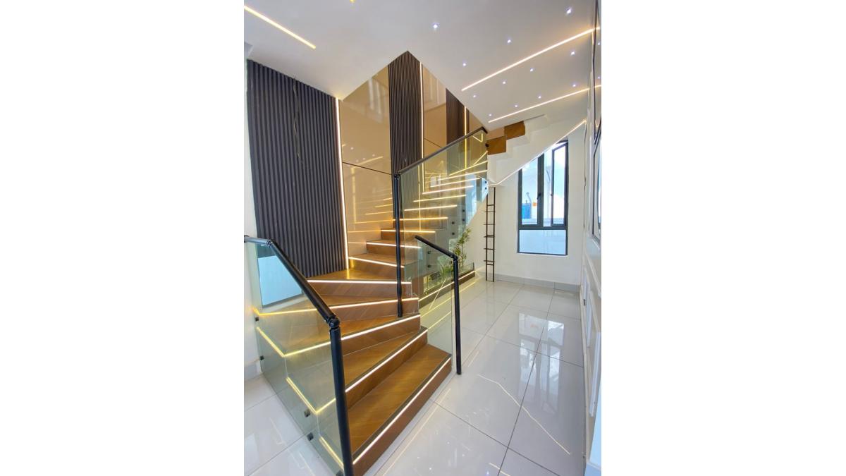 2 bed flat to let, Crown Lodge, Elystan Street - African Land
