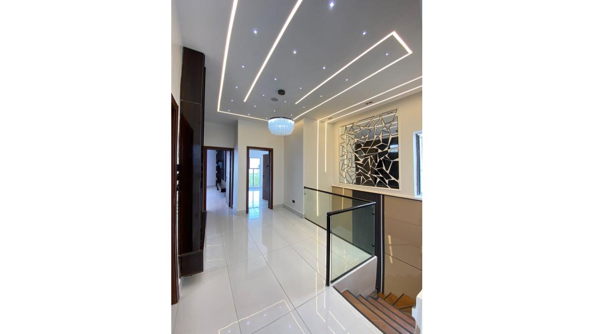 2 bed flat to let, Crown Lodge, Elystan Street - African Land