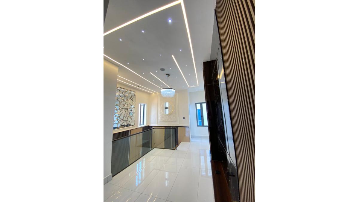 2 bed flat to let, Crown Lodge, Elystan Street - African Land