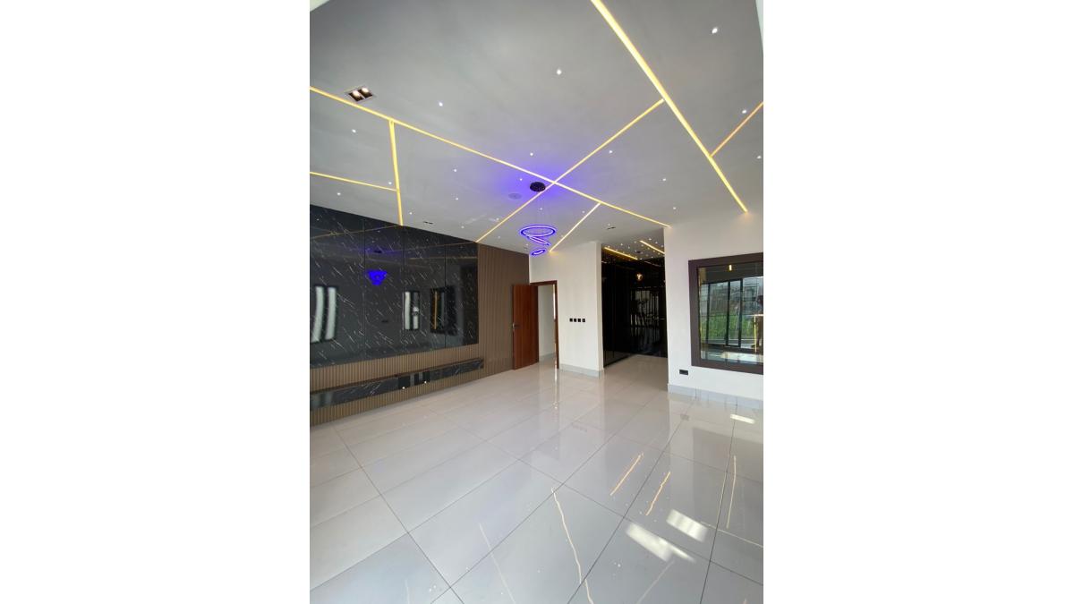 2 bed flat to let, Crown Lodge, Elystan Street - African Land