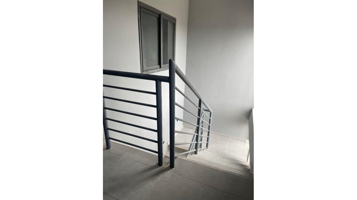 2 bed flat to let, Crown Lodge, Elystan Street - African Land