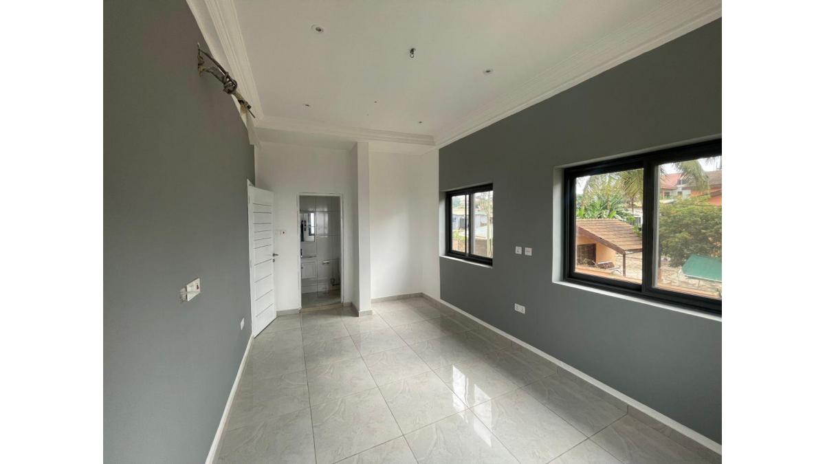 2 bed flat to let, Crown Lodge, Elystan Street - African Land