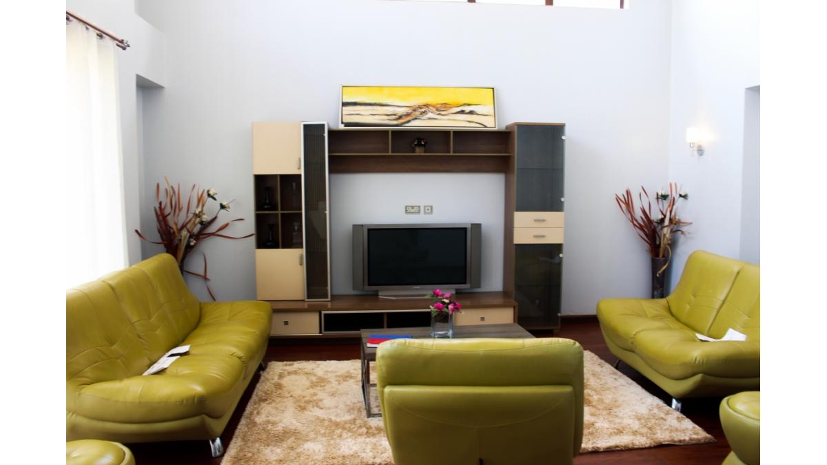 2 bed flat to let, Crown Lodge, Elystan Street - African Land