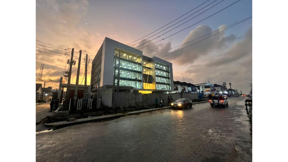 2 bed flat to let, Crown Lodge, Elystan Street - African Land