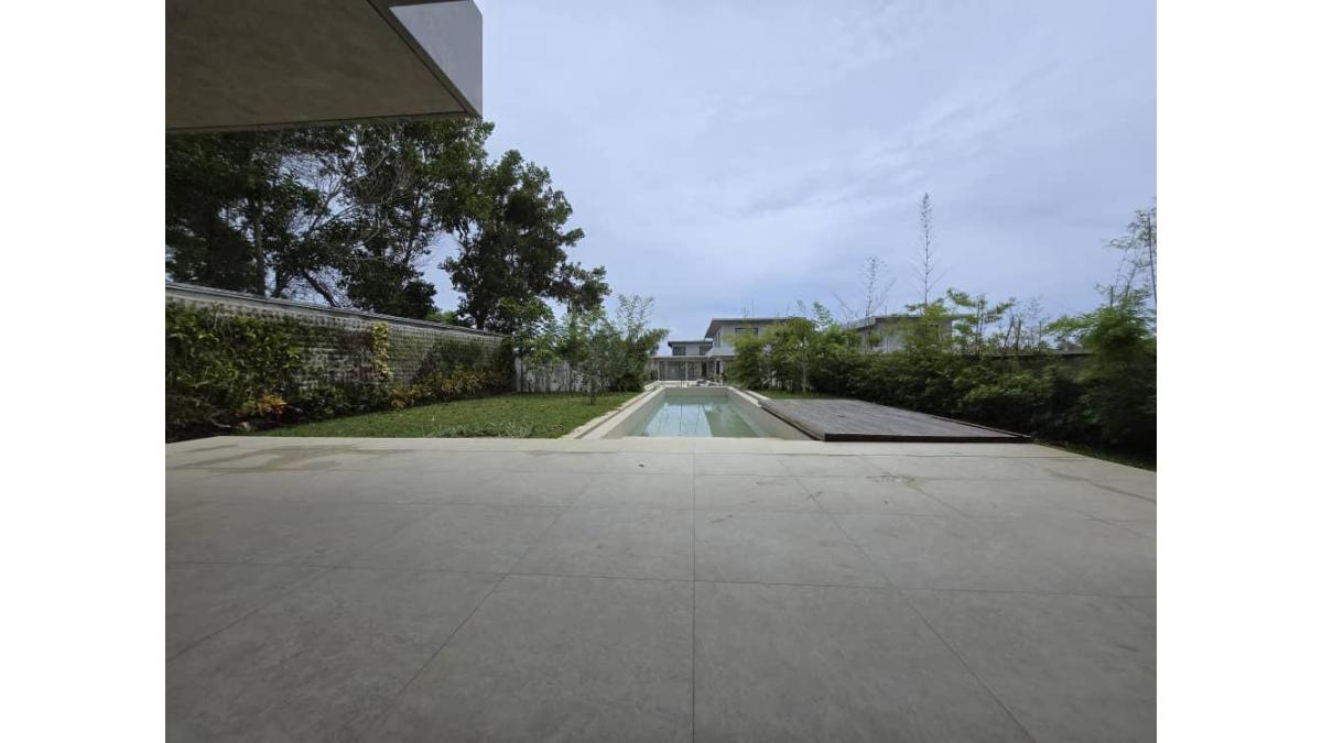 2 bed flat to let, Crown Lodge, Elystan Street - African Land