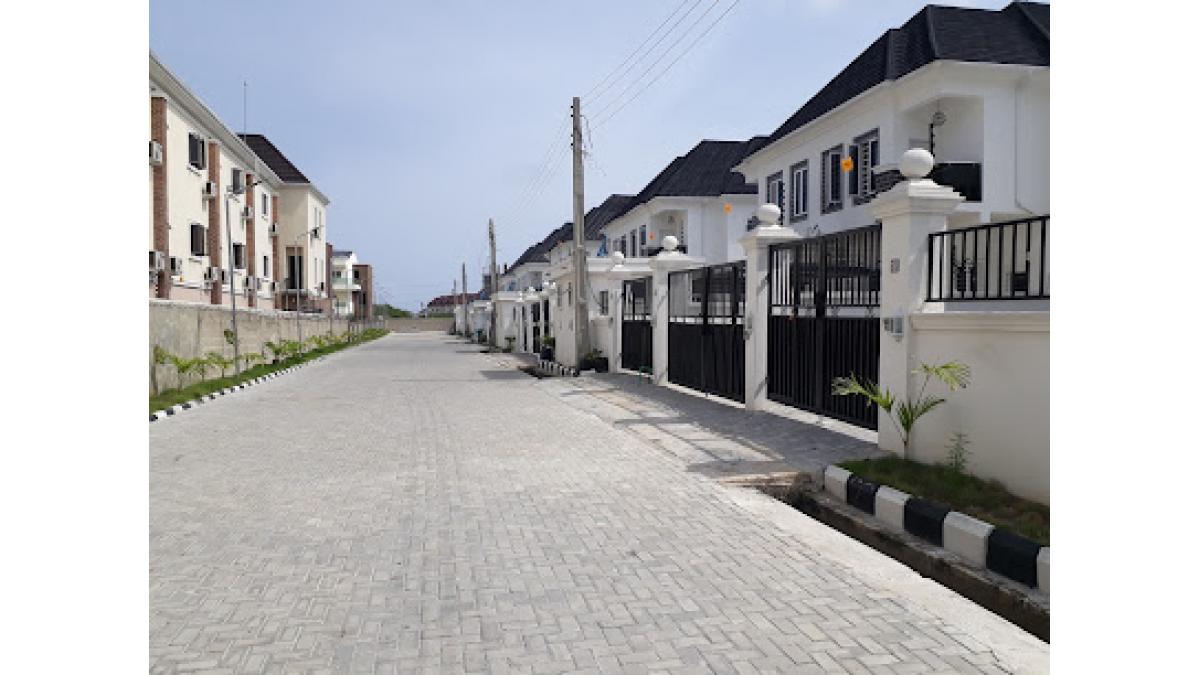 2 bed flat to let, Crown Lodge, Elystan Street - African Land