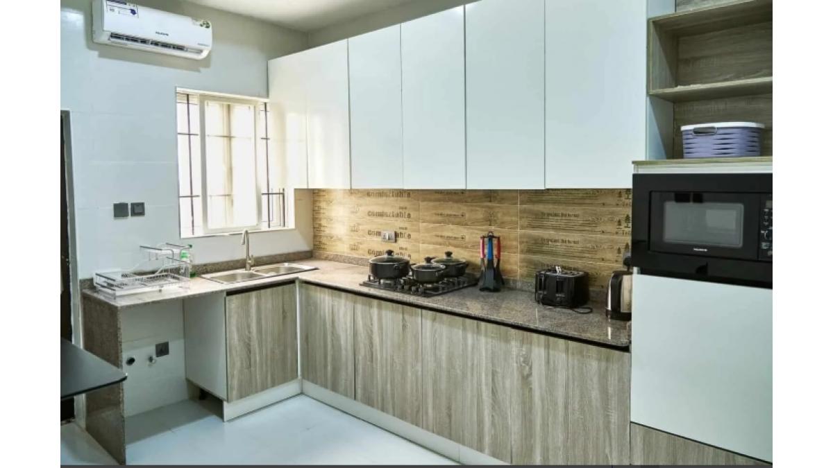 2 bed flat to let, Crown Lodge, Elystan Street - African Land