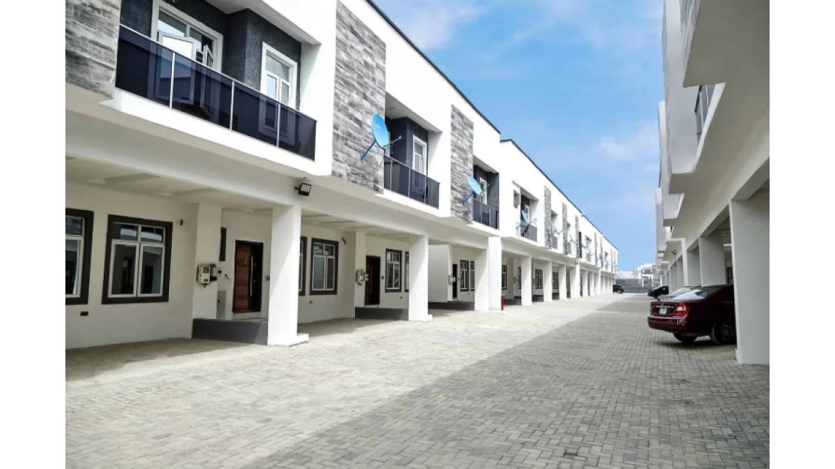 2 bed flat to let, Crown Lodge, Elystan Street - African Land