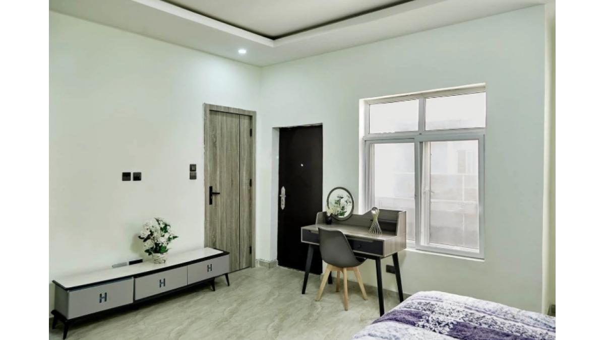 2 bed flat to let, Crown Lodge, Elystan Street - African Land