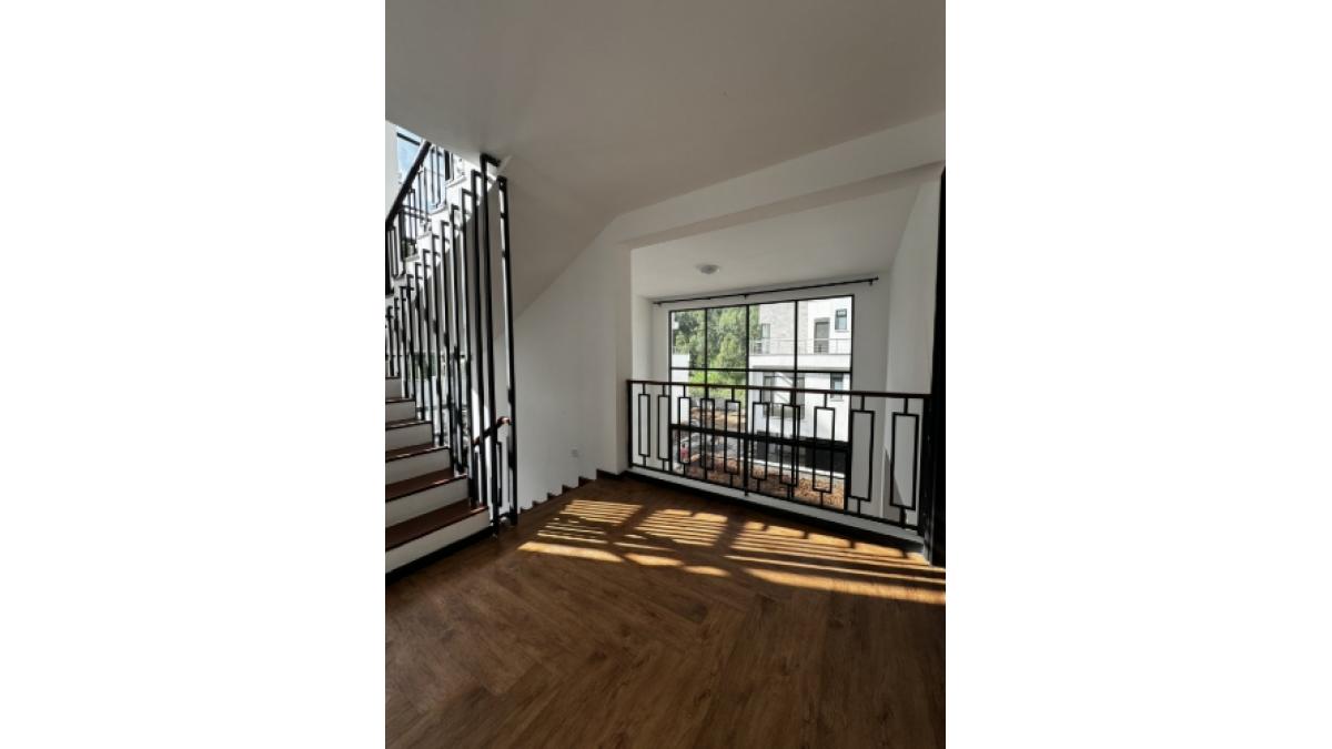 2 bed flat to let, Crown Lodge, Elystan Street - African Land
