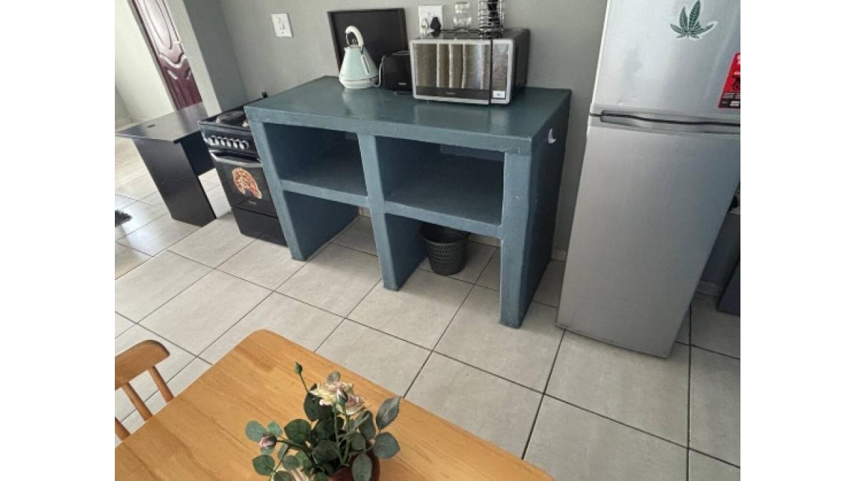 2 bed flat to let, Crown Lodge, Elystan Street - African Land