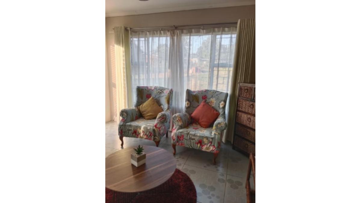 2 bed flat to let, Crown Lodge, Elystan Street - African Land