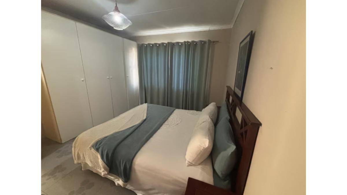 2 bed flat to let, Crown Lodge, Elystan Street - African Land