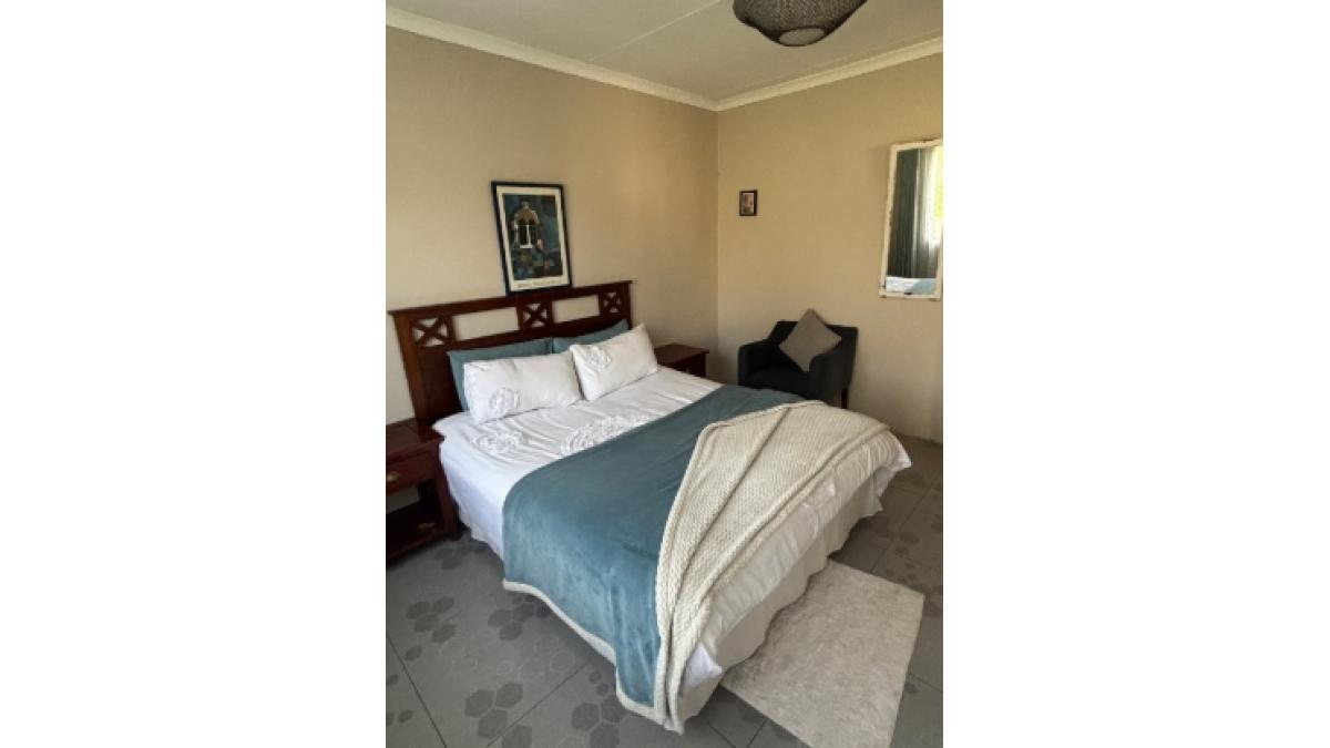2 bed flat to let, Crown Lodge, Elystan Street - African Land