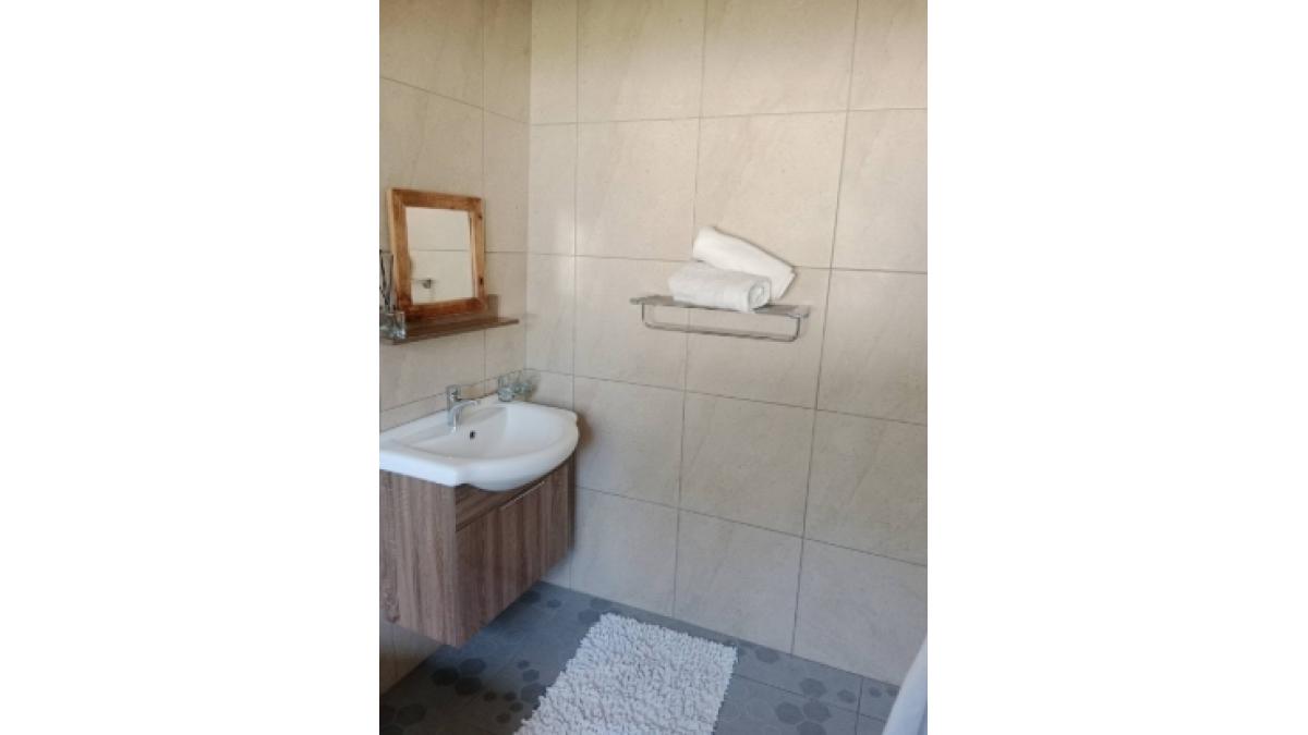 2 bed flat to let, Crown Lodge, Elystan Street - African Land