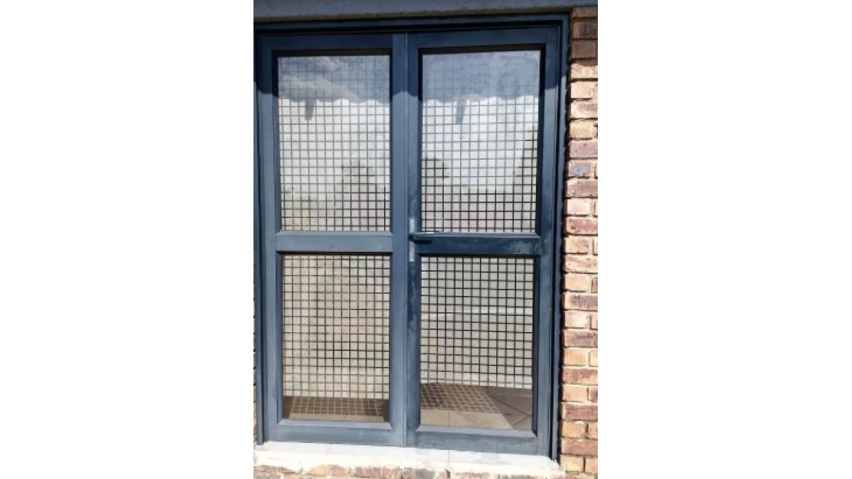 2 bed flat to let, Crown Lodge, Elystan Street - African Land