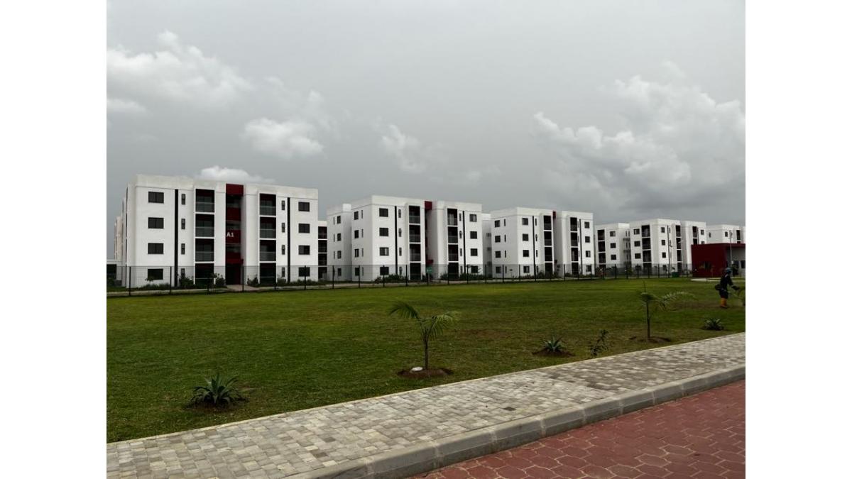 2 bed flat to let, Crown Lodge, Elystan Street - African Land