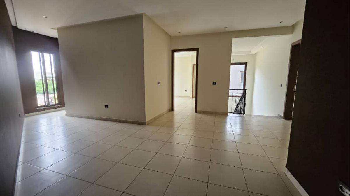 2 bed flat to let, Crown Lodge, Elystan Street - African Land