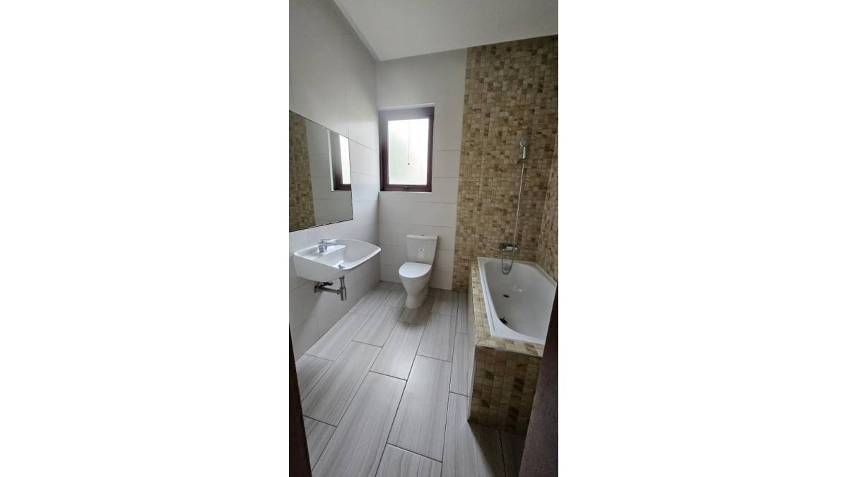 2 bed flat to let, Crown Lodge, Elystan Street - African Land