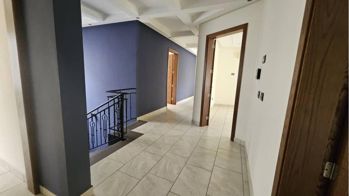2 bed flat to let, Crown Lodge, Elystan Street - African Land