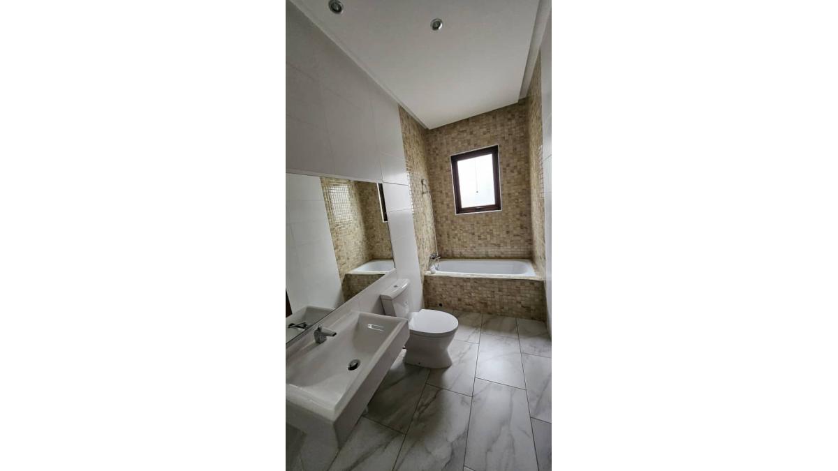 2 bed flat to let, Crown Lodge, Elystan Street - African Land