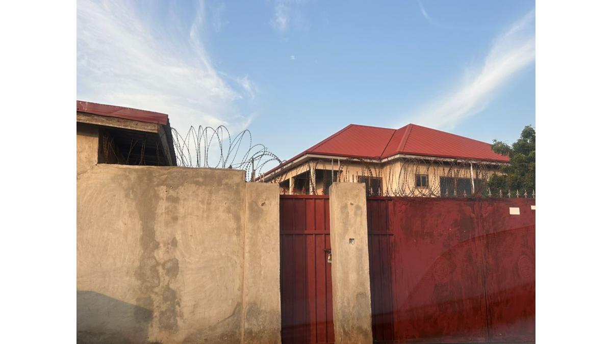 2 bed flat to let, Crown Lodge, Elystan Street - African Land