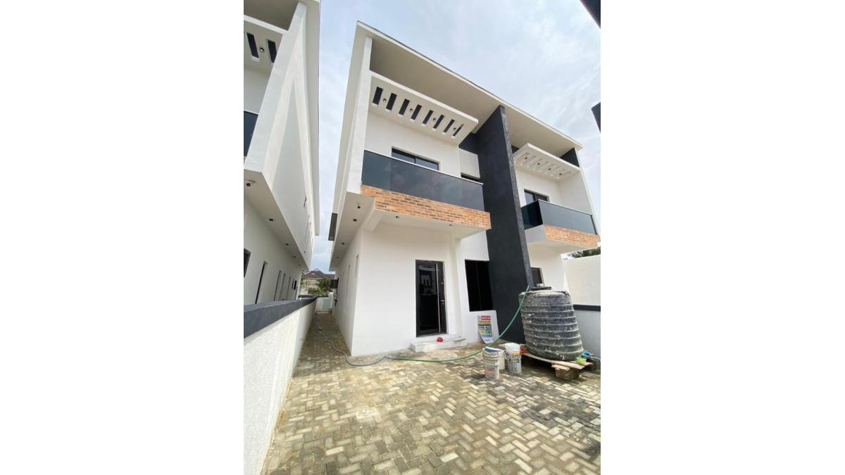 2 bed flat to let, Crown Lodge, Elystan Street - African Land