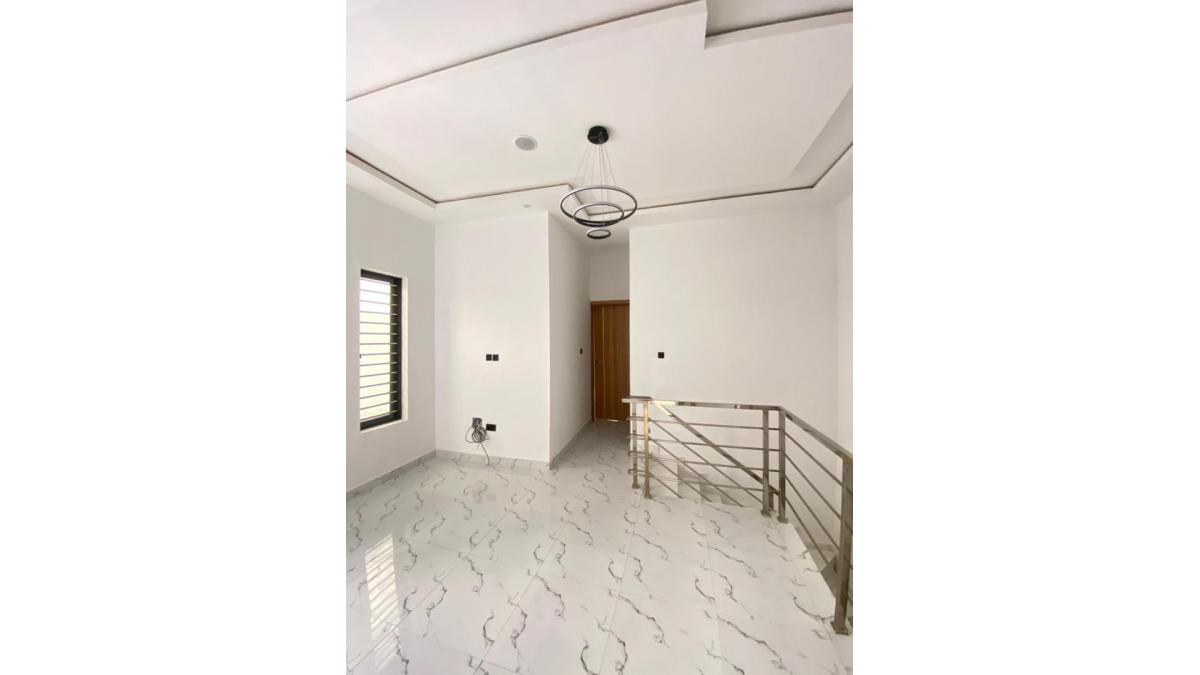 2 bed flat to let, Crown Lodge, Elystan Street - African Land