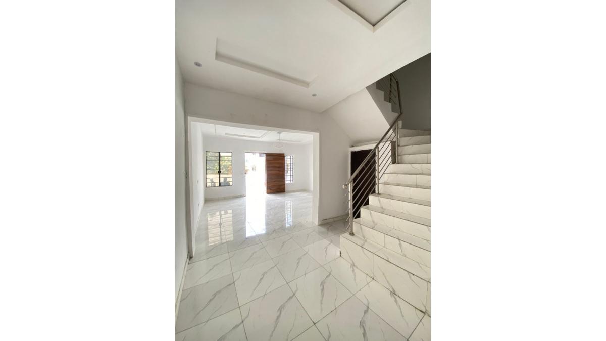 2 bed flat to let, Crown Lodge, Elystan Street - African Land