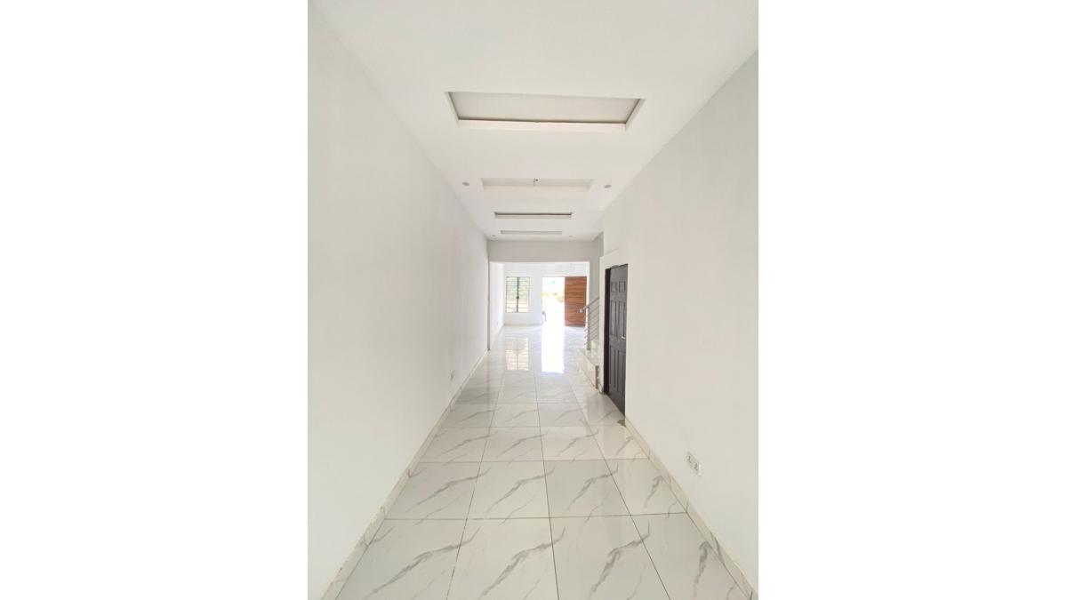 2 bed flat to let, Crown Lodge, Elystan Street - African Land