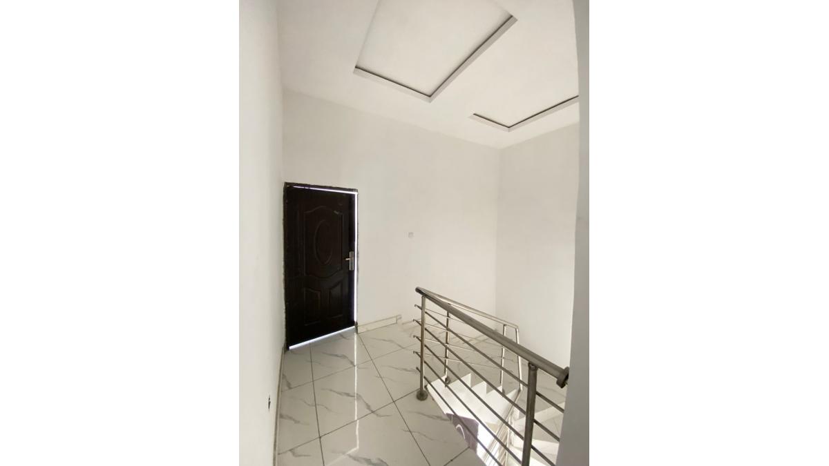 2 bed flat to let, Crown Lodge, Elystan Street - African Land