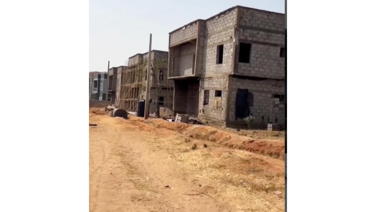 2 bed flat to let, Crown Lodge, Elystan Street - African Land