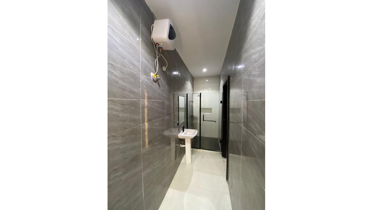 2 bed flat to let, Crown Lodge, Elystan Street - African Land
