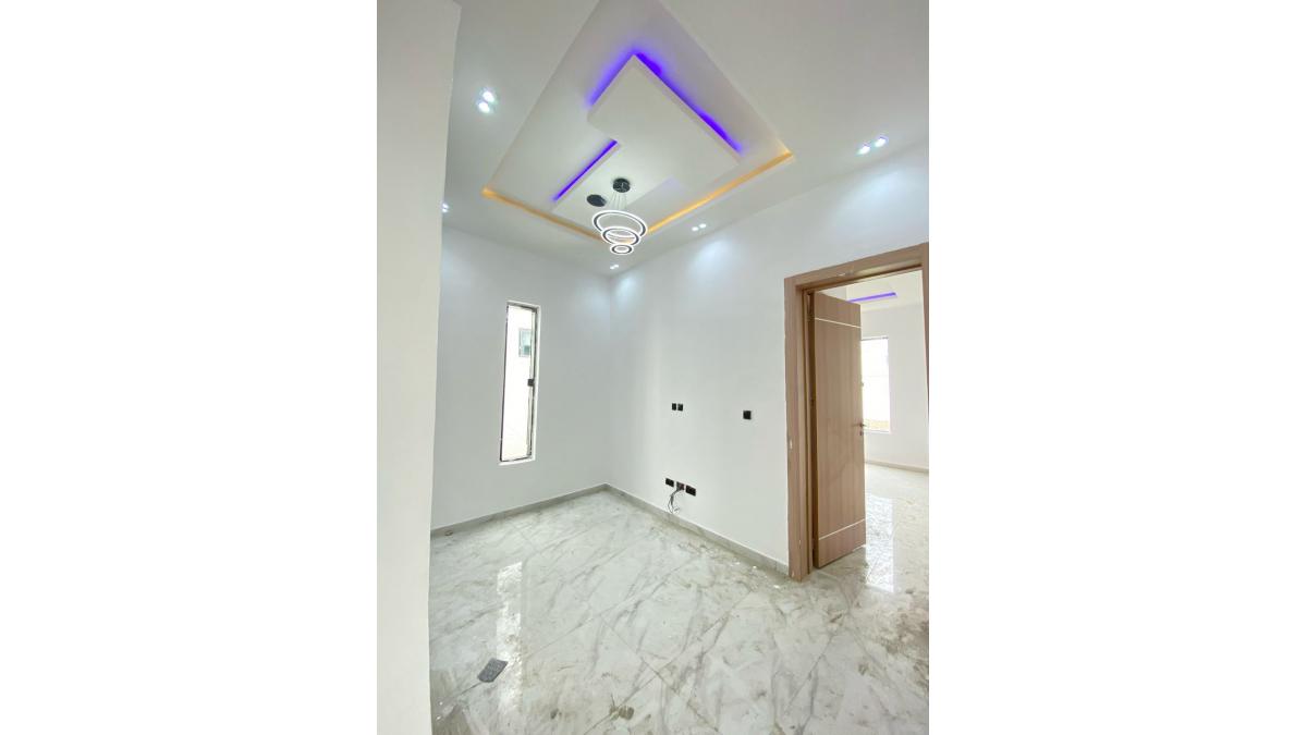 2 bed flat to let, Crown Lodge, Elystan Street - African Land