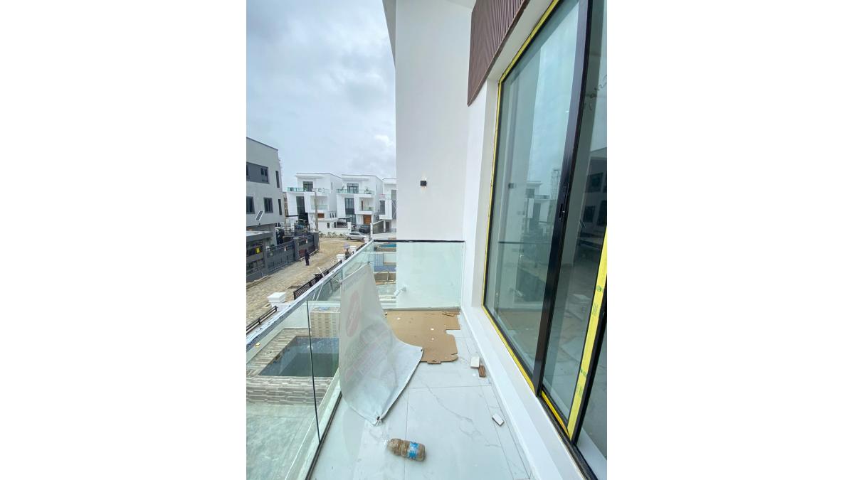 2 bed flat to let, Crown Lodge, Elystan Street - African Land