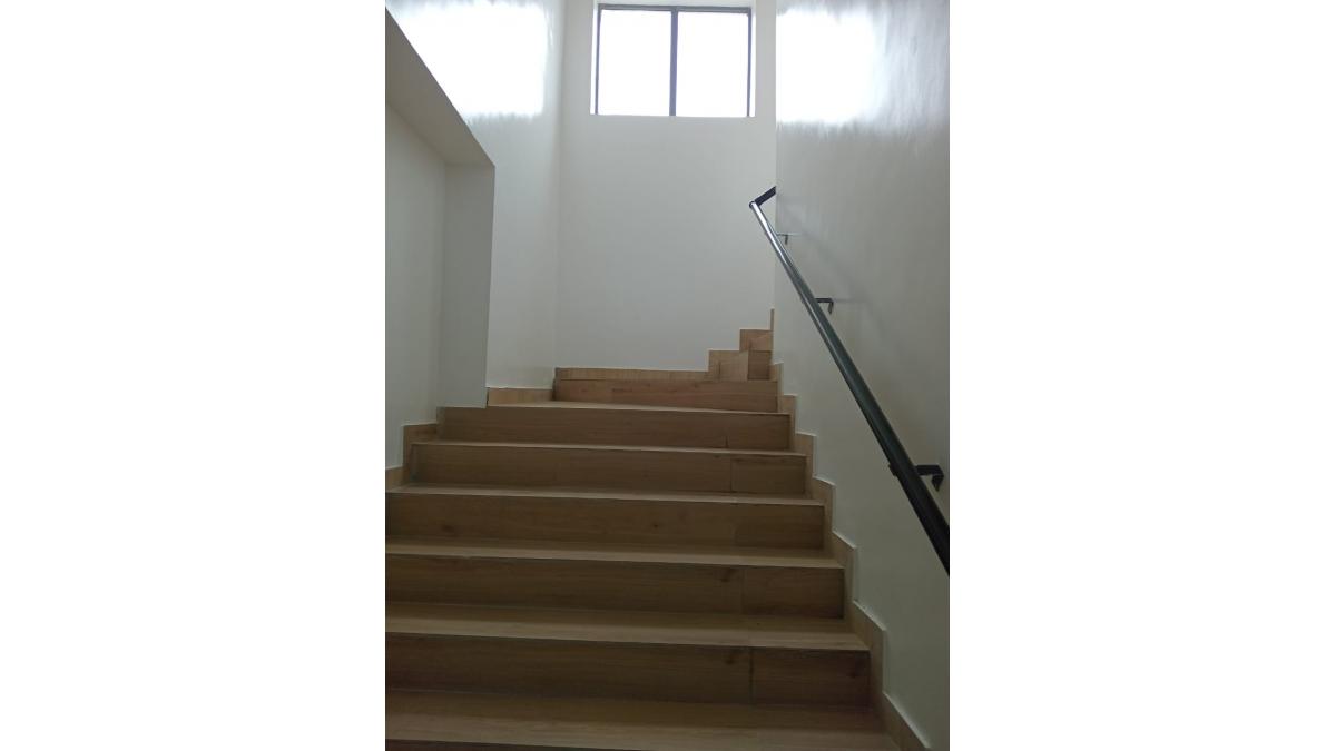 2 bed flat to let, Crown Lodge, Elystan Street - African Land
