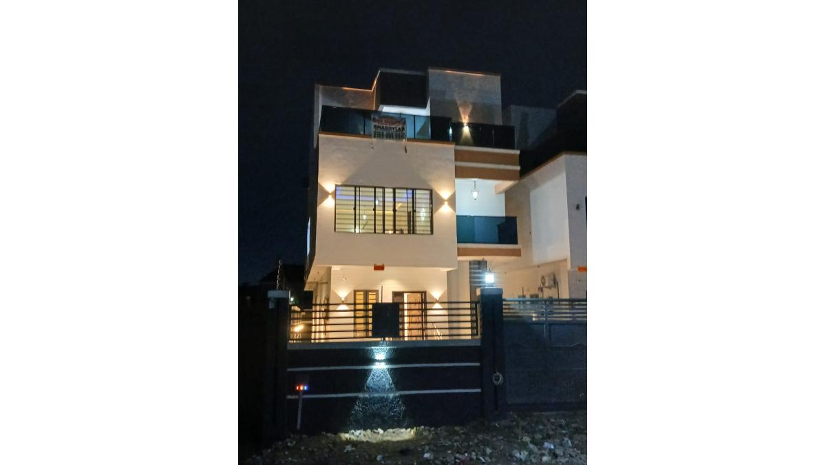 2 bed flat to let, Crown Lodge, Elystan Street - African Land